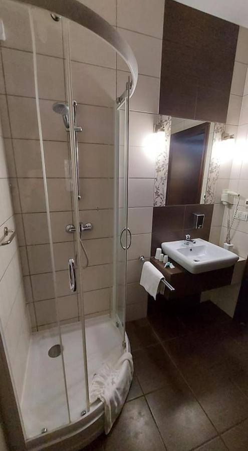 Hotel Junior 2 Krakow Ngoại thất bức ảnh